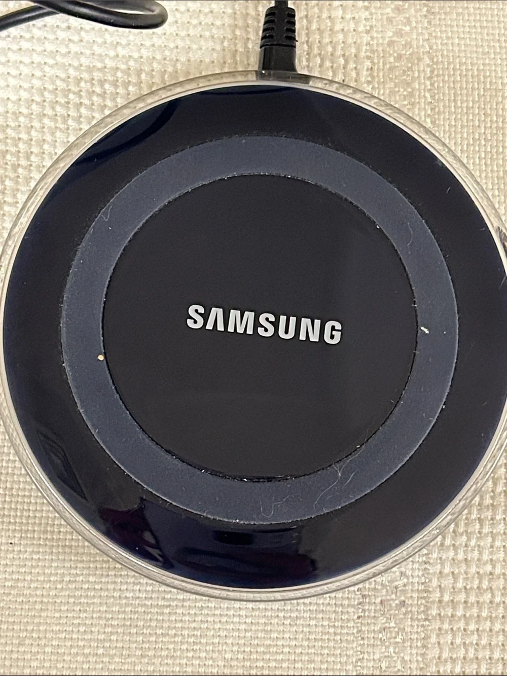 Samsung Black Round Wireless Charging Pad with Adapter